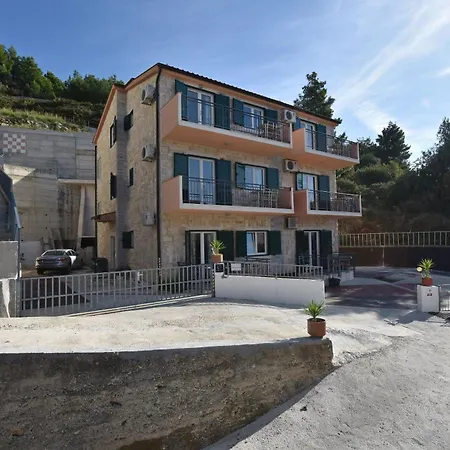 Ivan Апартаменты *