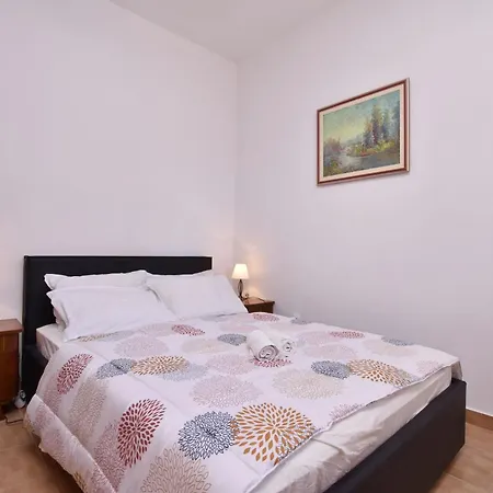 Ivan Апартаменты Омиш